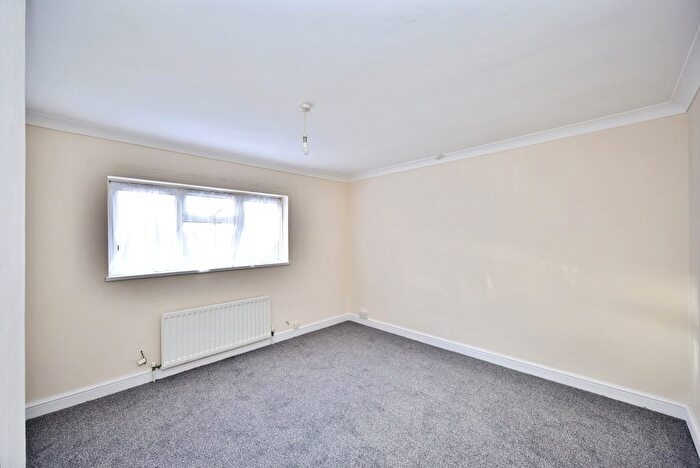 3 Bedroom End Of Terrace House For Sale In Highland Road, Maidstone, Kent, ME15 - Photo 9