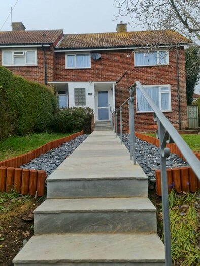 2 Bedroom End Of Terrace House To Rent In Cowley Drive, BN2