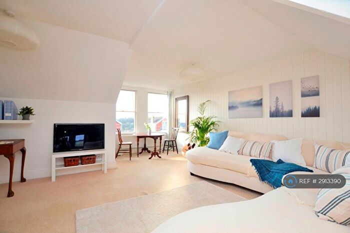 2 Bedroom Flat To Rent In Newbridge Hill, Bath, BA1