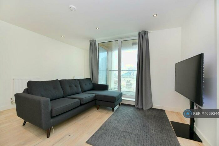 2 Bedroom Flat To Rent In Atelier Point, London, E15