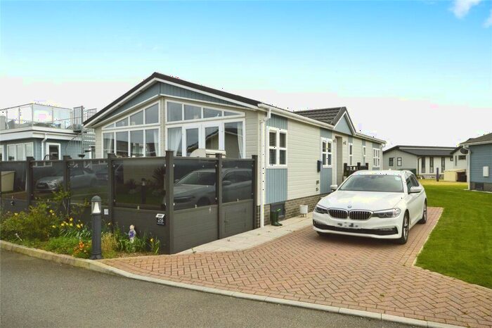 2 Bedroom Park Home For Sale In Peninsula Crescent, Hoo, Rochester, Kent, ME3