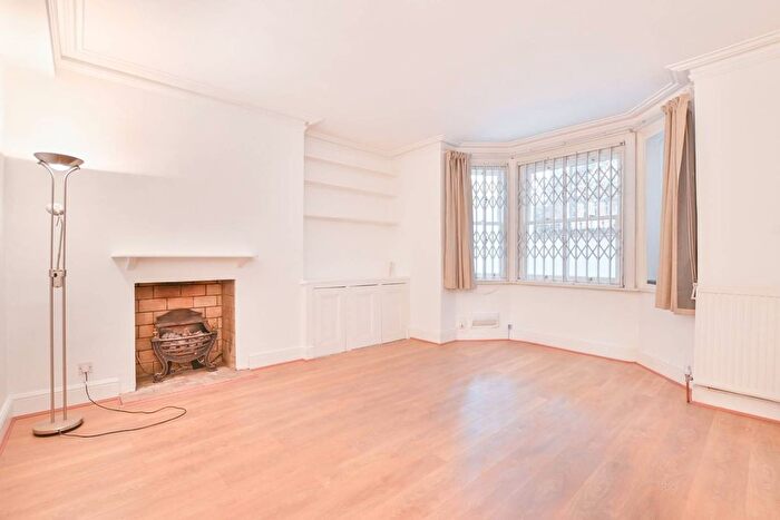 1 Bedroom Flat To Rent In Bassett Road, North Kensington, London, W10
