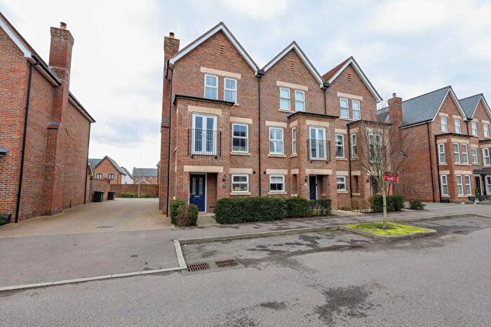 3 Bedroom End Of Terrace House For Sale In Curf Way, Burgess Hill, RH15