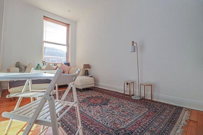 1 Bedroom Flat To Rent In Clarence Parade, Southsea, Hampshire, PO5