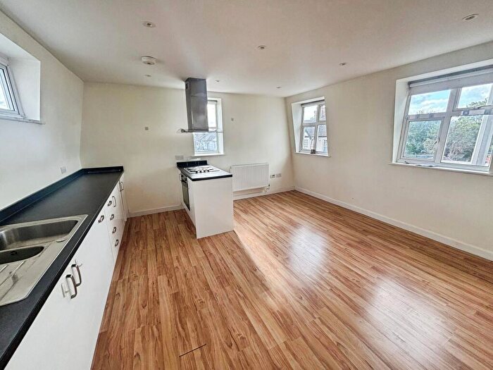 2 Bedroom Flat To Rent In Howard Road, Upminster, RM14