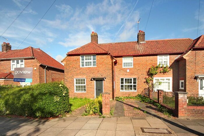 3 Bedroom Property To Rent In Saxon Drive, W3