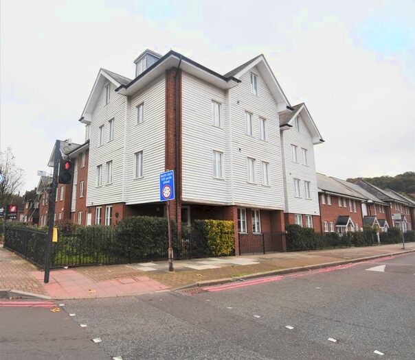 2 Bedroom Flat To Rent In Well Hall Road, London SE9