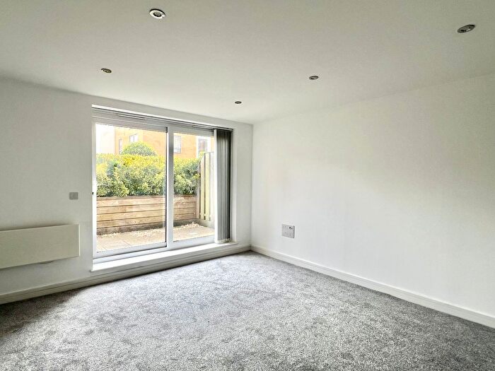 1 Bedroom Flat To Rent In Drake Way, Reading, RG2