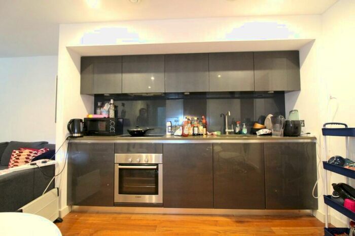 2 Bedroom Flat To Rent In - St Pauls Square - Bed, Bath, S1