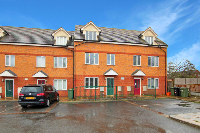 4 Bedroom Terraced House To Rent In Rettendon View, Wickford, SS11