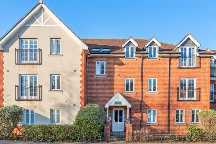 2 Bedroom Apartment For Sale In Whinbush Road, Hitchin, SG5