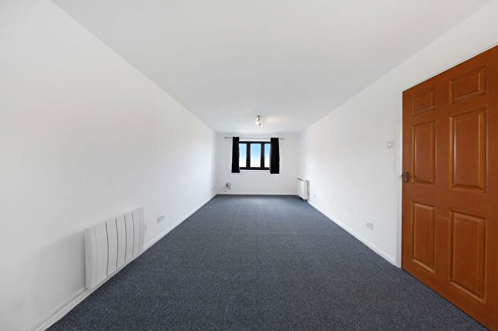 1 Bedroom Flat To Rent In Magpie Close, Forest Gate, E7