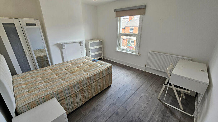 3 Bedroom Terraced House To Rent In Donnington Gardens, Reading, Berkshire, RG1