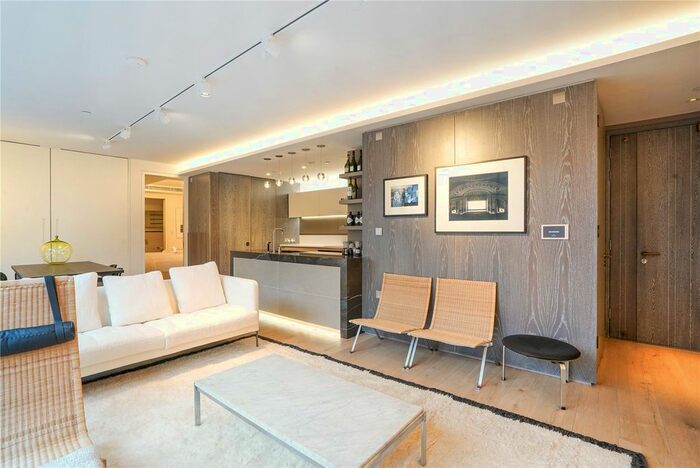 3 Bedroom Flat To Rent In Wardour Street, London, W1F