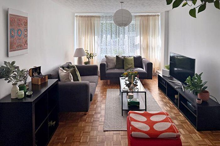 2 Bedroom Apartment To Rent In Latimer Grange, Oxford, OX3