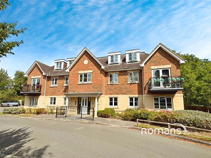 2 Bedroom Flat For Sale In Toad Lane, Blackwater, Surrey, GU17