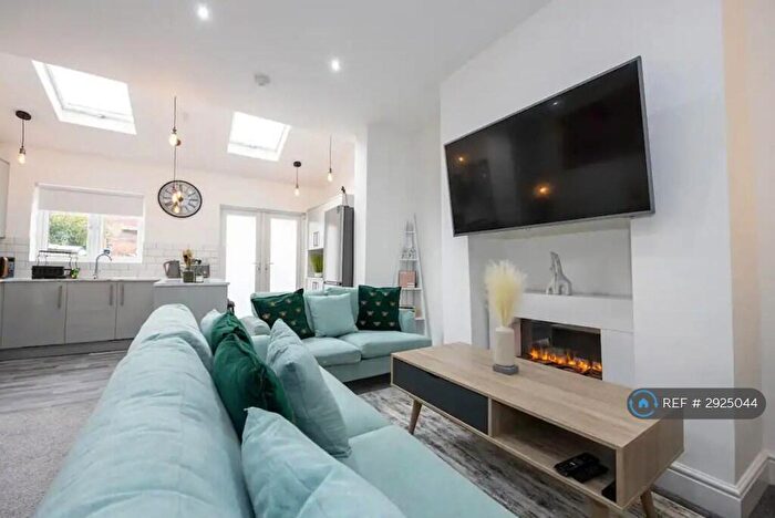 4 Bedroom Terraced House To Rent In Kingswood Road, Manchester, M14