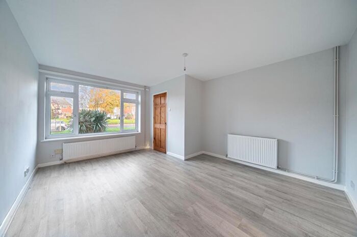 3 Bedroom Semi Detached House To Rent In Green Close, Didcot, OX11