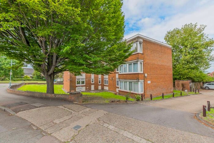 2 Bedroom Flat To Rent In Love Lane, Chigwell, Woodford Green, IG8