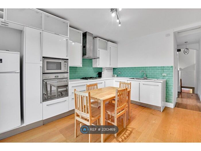 2 Bedroom Flat To Rent In Cricklewood, London, NW2