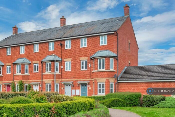 4 Bedroom End Of Terrace House To Rent In Kent Walk, Northampton, NN5