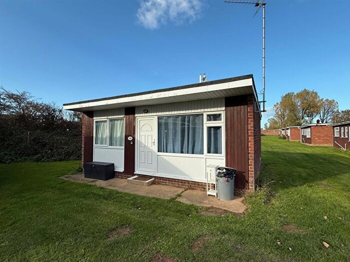2 Bedroom Chalet For Sale In Beach Road, Hemsby, Great Yarmouth, NR29
