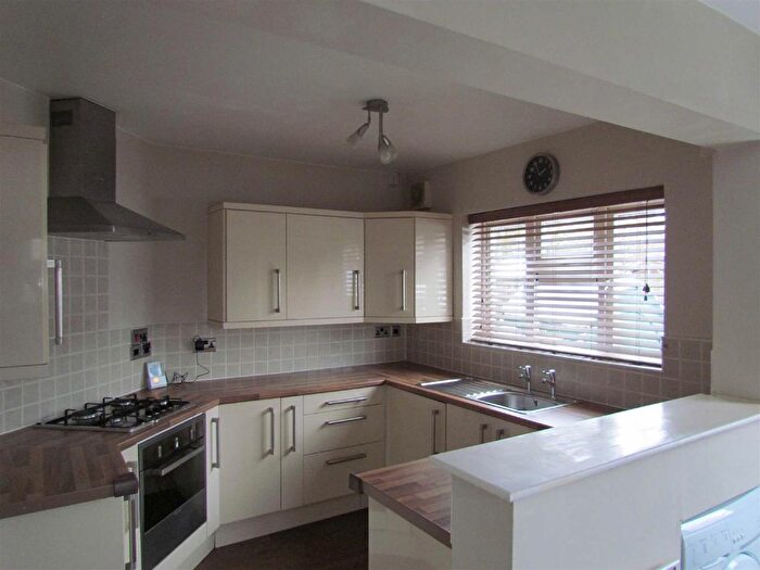 2 Bedroom End Of Terrace House To Rent In Pershore Close, Mossley, Bloxwich, WS3