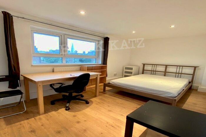 3 Bedroom Flat To Rent In Congreve Street, SE17