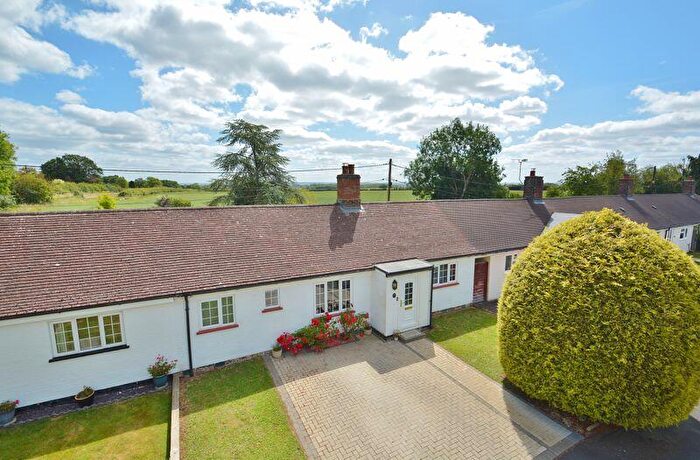 2 Bedroom Bungalow For Sale In Chiselhampton, Oxford, OX44