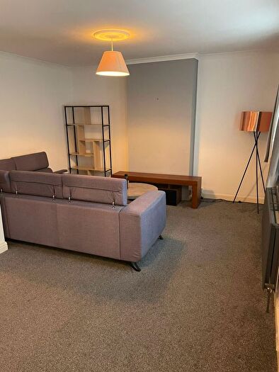 2 Bedroom Flat To Rent In High Street, Whitton, TW2