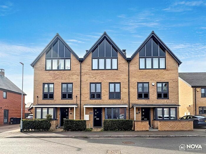 4 Bedroom Terraced House For Sale In Pantheon Drive, Houghton Regis, LU5