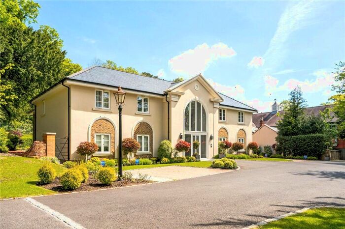 2 Bedroom Apartment To Rent In The White House, Englemere Estate, Kings Road, Ascot, SL5