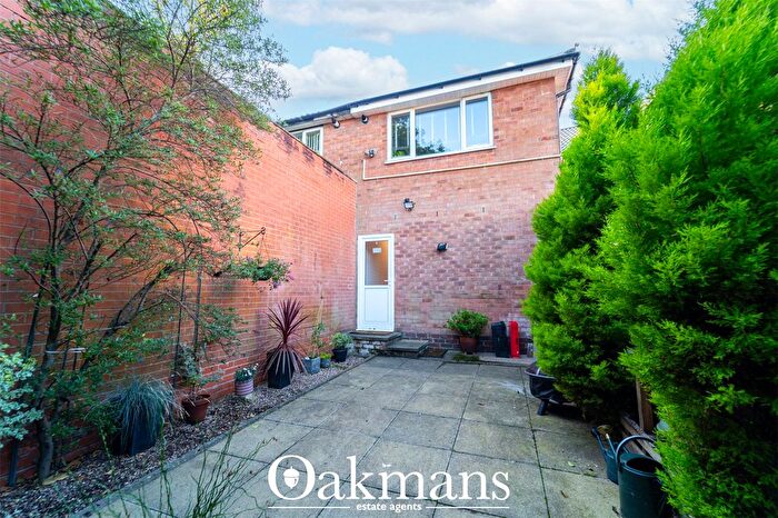 2 Bedroom Flat To Rent In May Lane, Hollywood, Birmingham, Worcestershire, B47