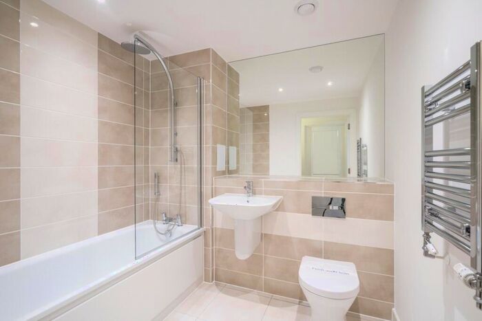 1 Bedroom Apartment To Rent In Lapwing Heights, Waterside Way, London, N17