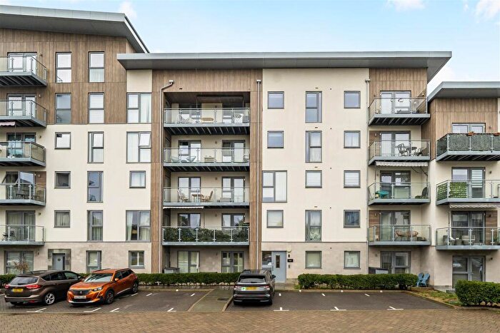 2 Bedroom Apartment For Sale In Kingston Close, Maidenhead, SL6