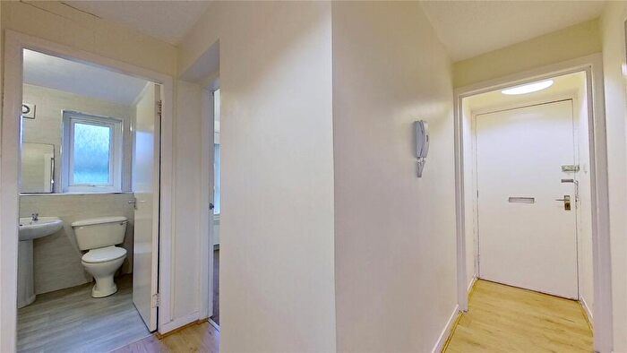 2 Bedroom Flat To Rent In Garriochmill Road, North Kelvinside, Glasgow, G20