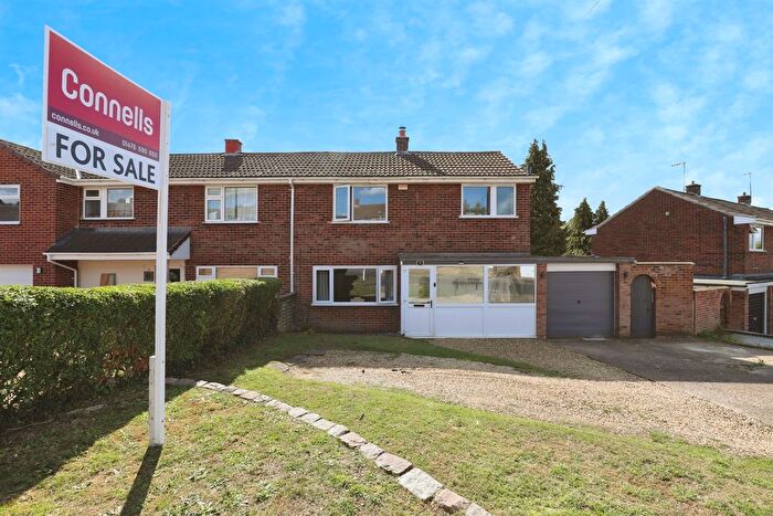 3 Bedroom Semi-Detached House For Sale In Bridge End Grove, Grantham, NG31