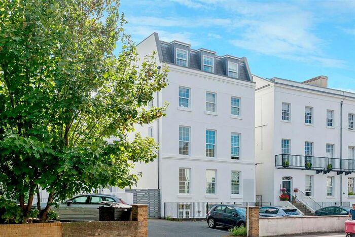 2 Bedroom Flat To Rent In Albion Road, London, N16