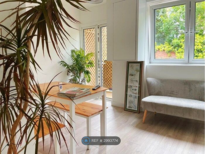 4 Bedroom Flat To Rent In Canary Wharf, London, E14