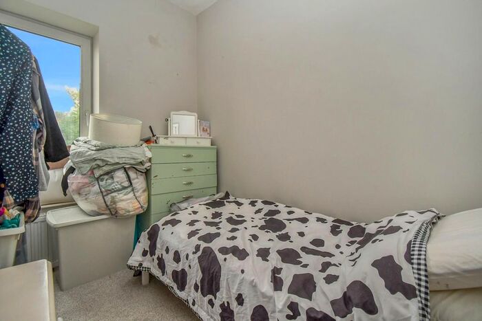 2 Bedroom End Of Terrace House To Rent In Park View, Yeadon, Leeds, LS19