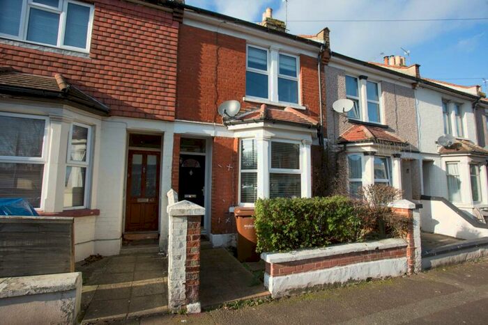 3 Bedroom Terraced House To Rent In Balfour Road, Chatham, ME4