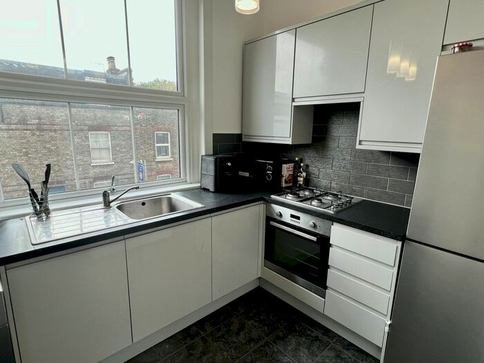 3 Bedroom Flat To Rent In Latchmere Road, London, SW11