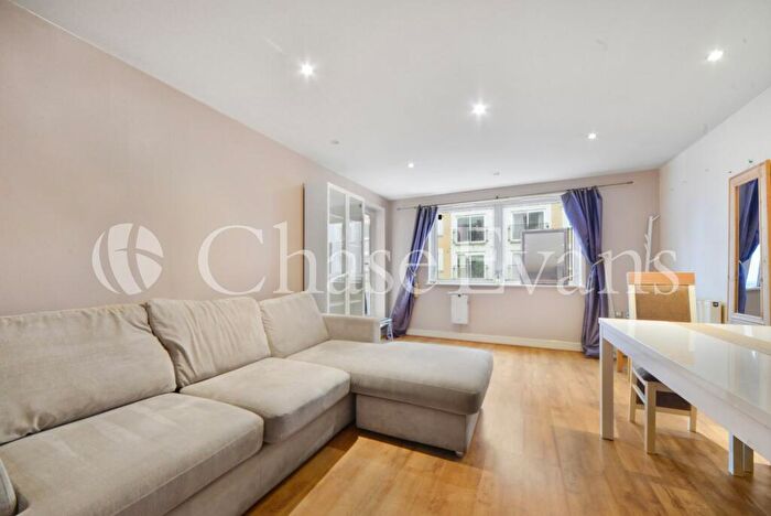 2 Bedroom Flat To Rent In Newport Avenue, Poplar, London, E14