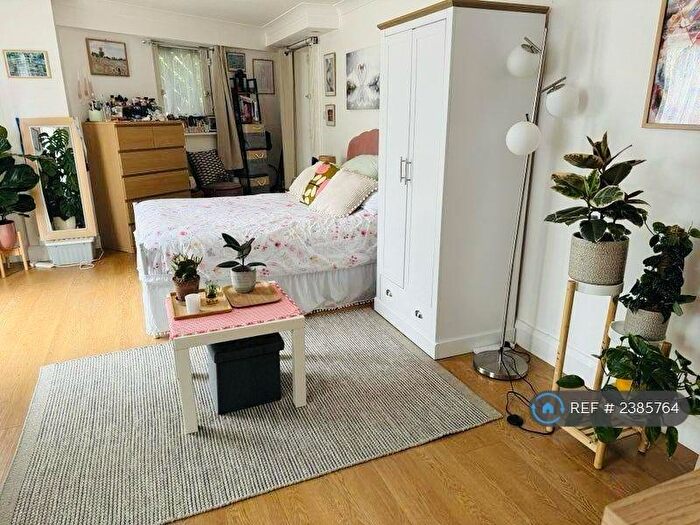 2 Bedroom Flat To Rent In Caraway Heights, London, E14