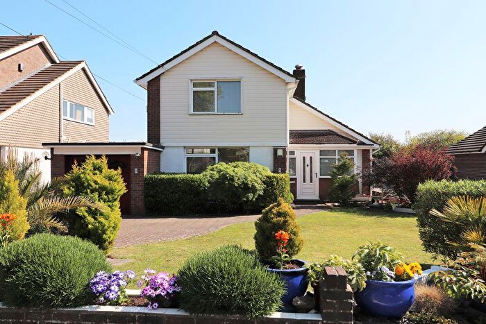 3 Bedroom Detached House For Sale In Central Avenue, Worthing, BN14