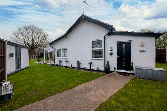 2 Bedroom Detached Bungalow For Sale In School Road, Potter Heigham, Norfolk, NR29