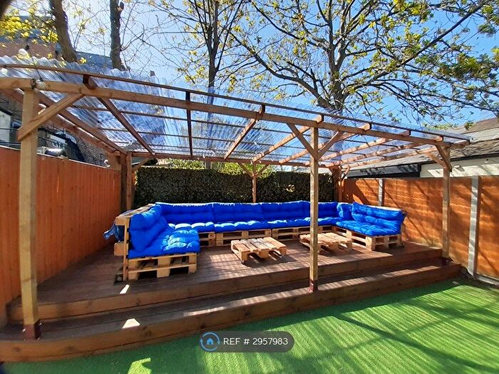 4 Bedroom Flat To Rent In Brixton Road, London, SW9
