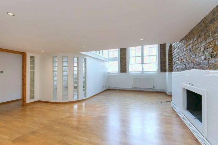 2 Bedroom Flat To Rent In Greville Street, London, EC1N