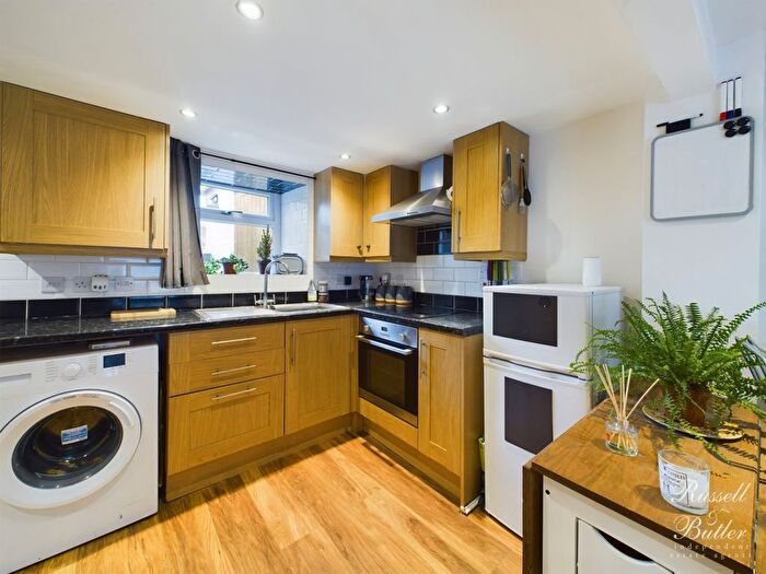 2 Bedroom Cottage For Sale In Gawcott Road, Buckingham, MK18