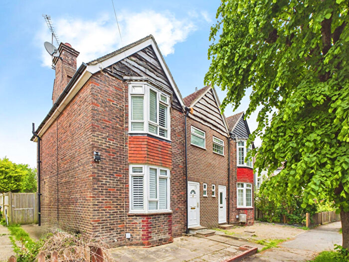 3 Bedroom Semi-Detached House For Sale In Leith View Road, Horsham, RH12